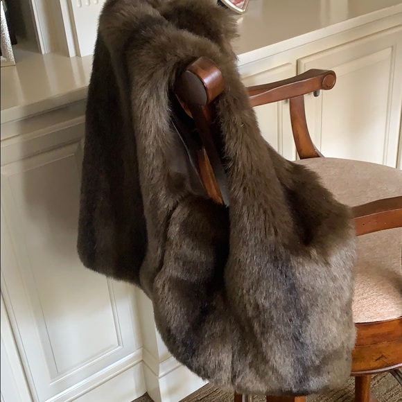 Faux fur vest - Picture 3 of 3